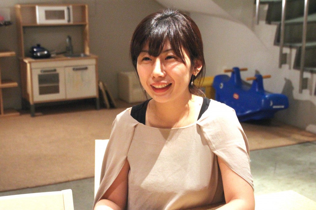 フリーランスと企業の仲介サービスCARRYME(キャリーミー)創業メンバーの毛利優子さんのインタビュー風景